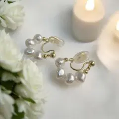 韓国風 パールイヤリング ゴールド×ホワイト 揺れるアクセサリー 量産型 結婚式