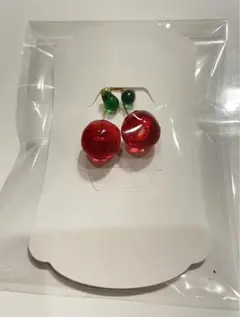 ハンドメイド チェリー型 ピアス赤 樹脂 ゴールド