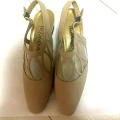 新品Yves Saint Laurent ベージュ パンプス 23cm 週末値下のサムネイル
