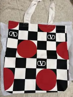 ［新品未使用］ヴァレンティノバンズコラボVロゴ チェッカーフラッグ柄トートバッグのサムネイル