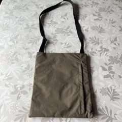 プランテーション　ショルダーバッグ　縦型サコッシュのサムネイル