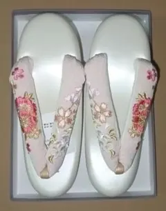 草履 厚底 ヒールピンク ホワイト 牡丹桜 花 刺繍　成人式（振袖）卒業式（袴）