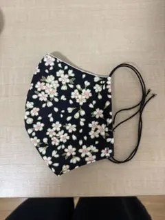 桜柄 布マスク 黒地 立体型のサムネイル