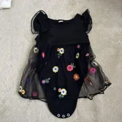 黒のフラワー刺繍ロンパース 68センチ
