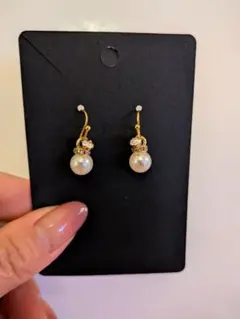 エレガントパールゴールドフックピアス