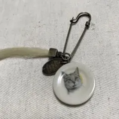 ヴィンテージブローチ　猫のデザイン