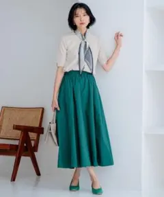 【美品】23区 ルミエール タフタフレアスカート/ 38（9）•ダークグリーン系のサムネイル