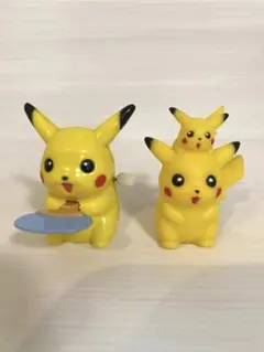 貴重　美品　ピカチュウ ソフビとゼンマイおもちゃ