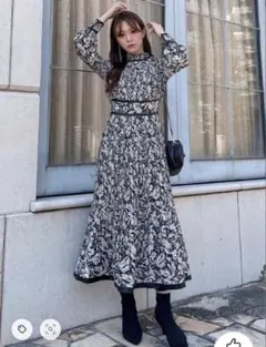 【美品】 rienda パイピングデザインプリーツワンピース