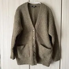 ユニクロオリーブグリーンカーディガン