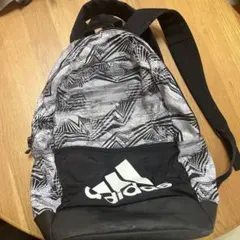 adidas 幾何学模様 バックパック