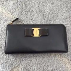 Ferragamo 黒レザー 長財布 リボン付き