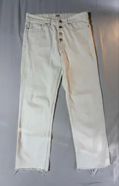 ZARA ホワイトストレートデニムパンツ