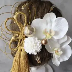 胡蝶蘭和装髪飾り 大輪純白胡蝶蘭とピンポンマムの髪飾り 結婚式 卒業式 成人式