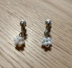 イヤリング　ホワイト　花モチーフ　ハンドメイド　ノンホールピアス　パール風