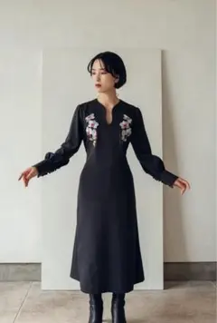 【匿名配送】 iconology 花を着るワンピース#03【白椿】ブラック iCONOLOGY(イコノロジー) 花を着るワンピース 白椿