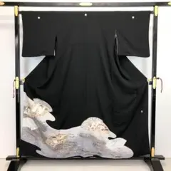 黒留袖 作家物 地紙 飛翔鶴 松竹梅 金駒刺繍 流水 花々 金彩 KK-1597