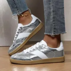 シーイン！ホワイト メタリックシルバー スニーカー