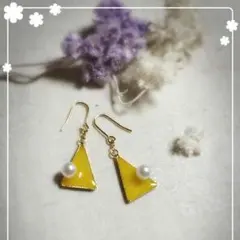 141☆パールオンのイエローピアス