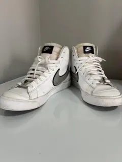 NIKE スニーカー ホワイト/シルバーのサムネイル