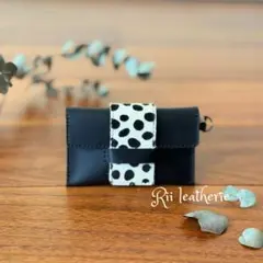 ブラックオイルレザーとハラコダルメシアン柄のカードケース