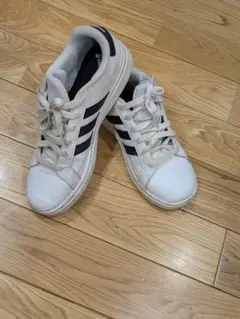 adidas ホワイト/ブラック スニーカー