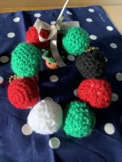 手作りクリスマスリース 赤緑黒白