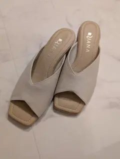 美品DIANA ベージュ レザー ミュール サンダル Mサイズ