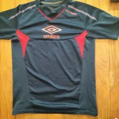 umbro PRO TRAINING シャツ 黒/赤
