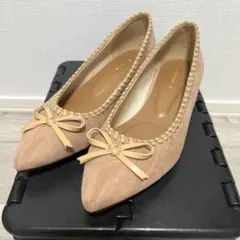 ベージュ リボン付き フラットシューズ