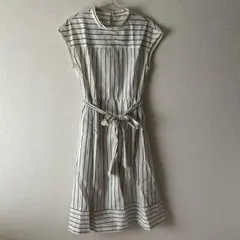 【新品　未使用】ホワイトストライプ 半袖ひざ丈　ワンピース　タグ付き