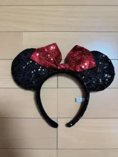 ミニーマウスカチューシャ 黒と赤のラメ