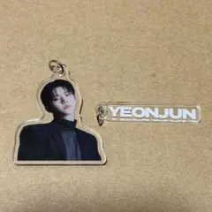 ヨンジュン　キーチェーン　アクリルチャーム　2種　会場　TXT