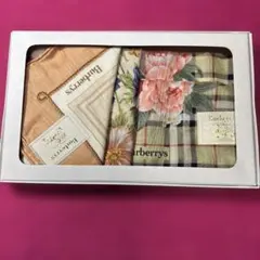 [新品・箱付]BURBERRY レディースハンカチ 2枚組 花柄・ノバチェック