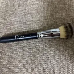 Dior ファンデーションブラシ 12のサムネイル
