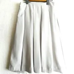 【UNIQLO】ホワイト系 プリーツスカート　フレアー　春スカート