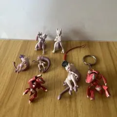 ミュウツー＆ゲノセクトのフィギュア キーホルダー
