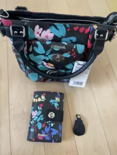 Desigual デシグアル 花柄 長財布 セット レディースのサムネイル