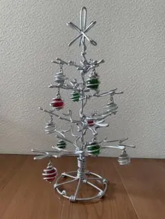 ワイヤークリスマスツリー 楓　赤緑オーナメント　ビー玉　職人ハンドメイドのサムネイル