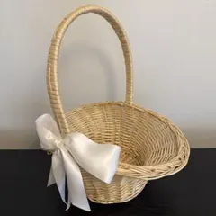 ナチュラルベージュのバスケット