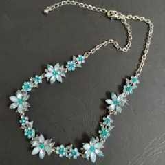 かわいいお花のネックレス
