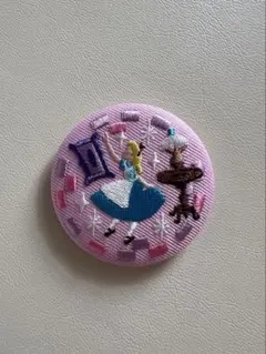 ディズニー 刺繍缶バッチ アリス