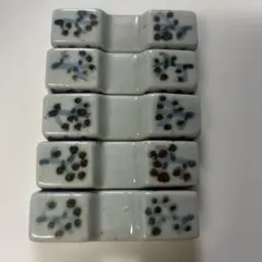 青い花模様の陶器製箸置き5個セット
