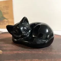 天然石　シルバーオブシディアン　眠り猫カービング