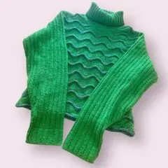 美品♡グリーン ニット 長め袖が可愛い ふんわり肌触り きれいめトップス