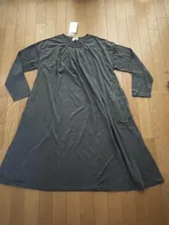 グレー Aライン ロングワンピース 長袖