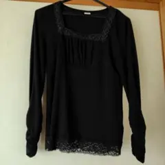 さらにお値下げしました！アクシーズファム　レース付き黒長袖トップス