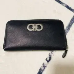 Salvatore Ferragamo ガンチーニ金具付きレザー長財布