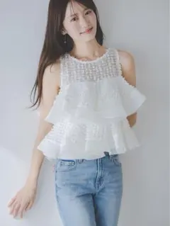lilybrownローズ柄ジャガードが華やぐビジューショルダートップス