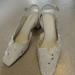 RANDA フラワーカットストラップパンプスM ホワイト